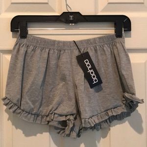 S boohoo gray shorts